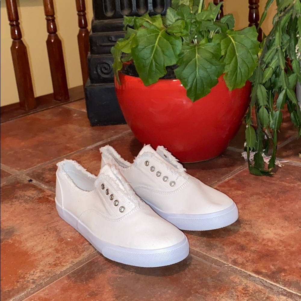 Austin Trading Co. slip ons